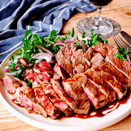 やっぱりお肉が美味しい！バルサミコを添えて