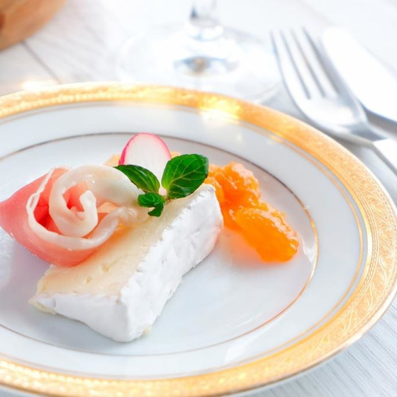 【大人の贅沢時間】味の違いが分かるようになる！白ワイン3種の飲み比べ＆チーズ料理で楽しむ至福のひととき　自分磨きをしてみませんか？