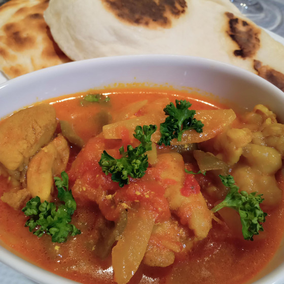 トマトチキンカレーとナン作り
