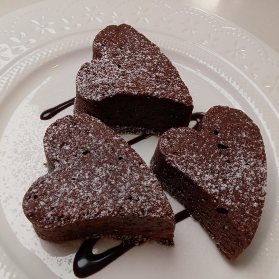 チョコレートケーキとワインに合う家庭料理