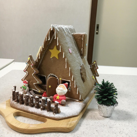 クリスマスの彩り✨　『クッキーハウス』