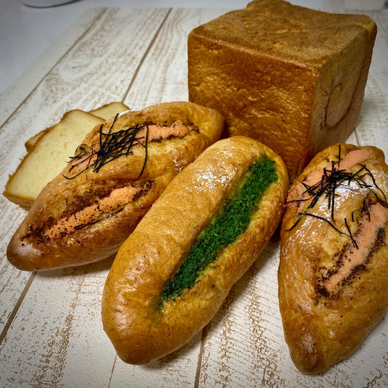 『みそ生食パン、明太＆ガーリックフランス』
