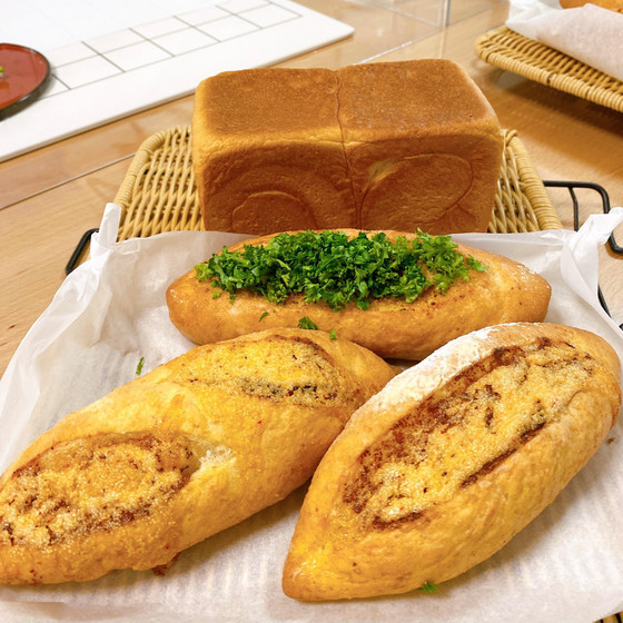 『みそ生食パン、明太＆ガーリックフランス』