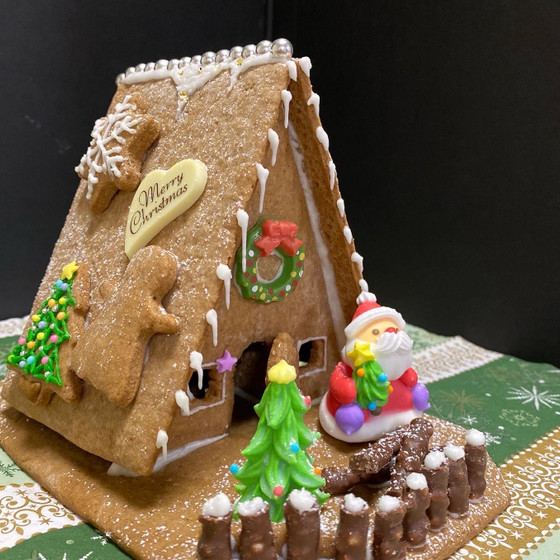 クリスマスの彩り✨　『クッキーハウス』