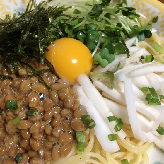 自家製大根のﾋﾞｰﾙ漬けの納豆ﾊﾟｽﾀ・ﾀﾗとｽﾞｯｷｰﾆの