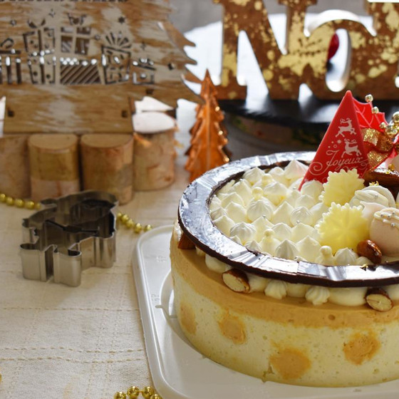 キュン！クリスマスケーキはドットカラメルムース