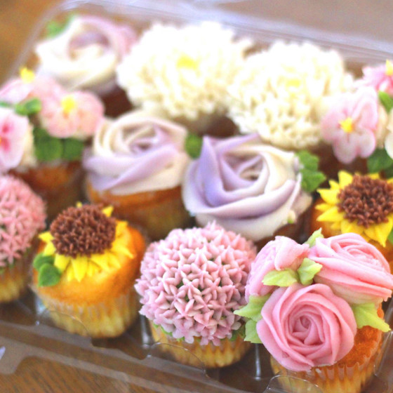 SNSで話題沸騰！アンケーキで簡単なバラのお花絞り