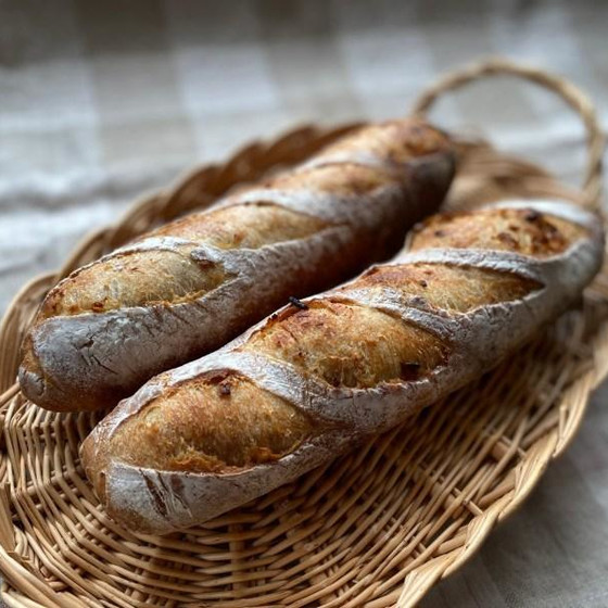 レーズン酵母で作るオニオンスープバゲットとスパイシーチーズ