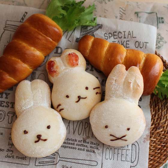 春休みレッスン☆うさぎの白パン☆にんじんコルネ（たまごサラダ）