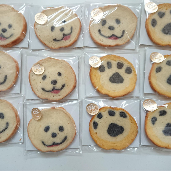 デコ食パン　ビションフリーゼと肉球