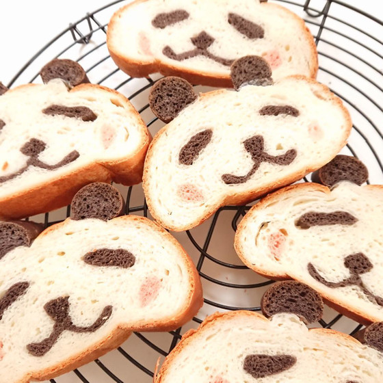 型を使わない簡単　デコ食パン　パンダちゃん