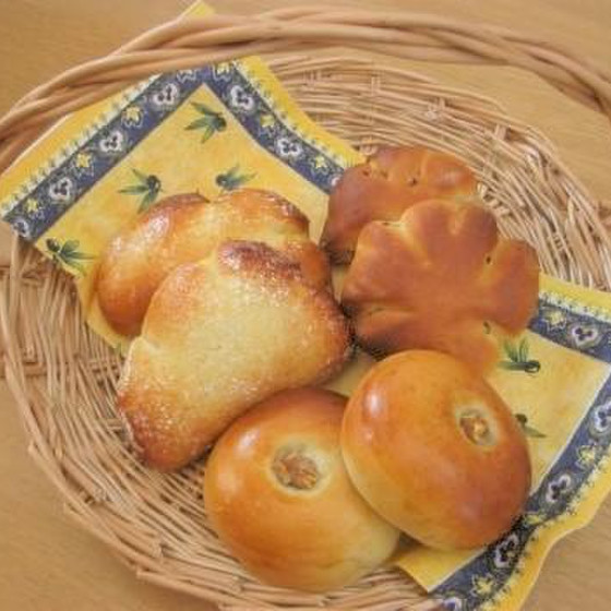パン作りの基本　片手丸め練習のためのレッスン