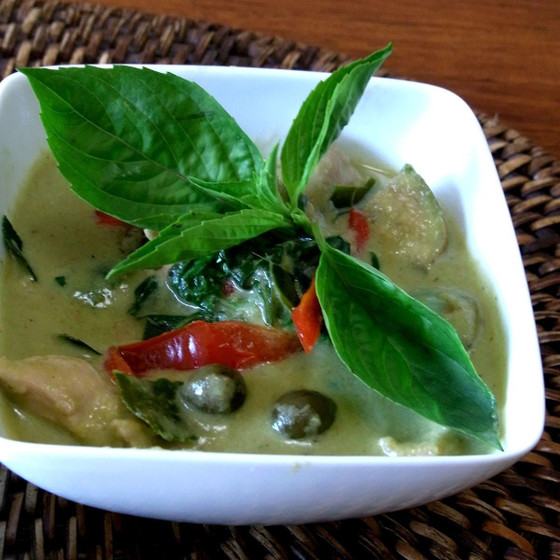 生ハーブをブレンドして作る「飲める」グリーンカレーとヘルシータイ料理レッスン
