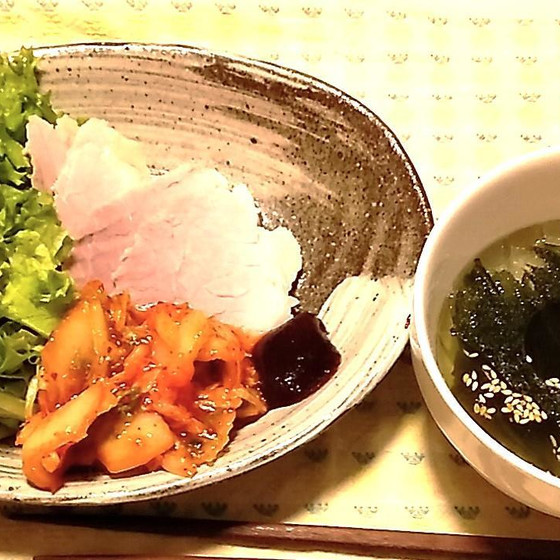 タイ料理の調味料を使ったキムチ作りと、基本の塩豚を習得して韓国料理ポッサムを楽しむ、韓国料理レッスン