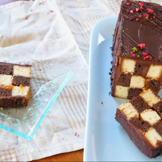 ２月１dayレッスンはダミエ～市松模様のチョコレートケーキ～です。