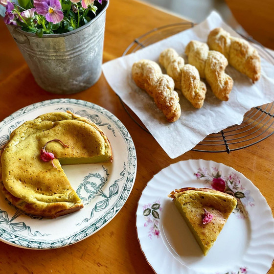 もっちもち！春色チーズケーキと揚げないツイストシュガードーナツ