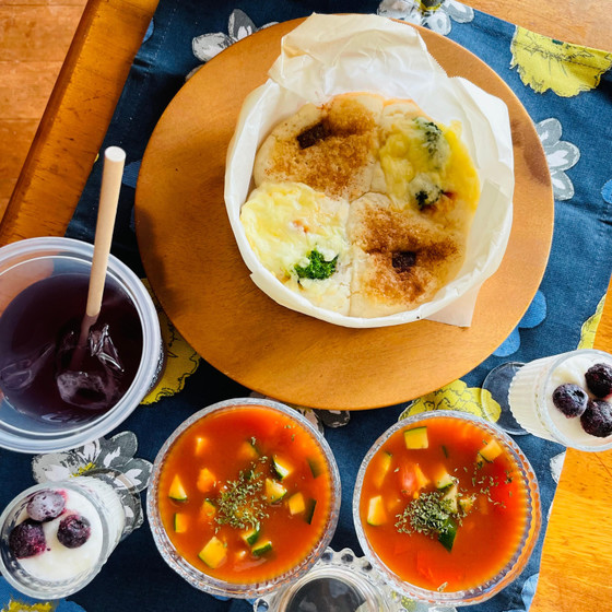 夏休み！もちもち米粉パンと冷たいトマトのスープ、レアチーズデザート、バタフライピーティー♫夏休みの思い出に♫