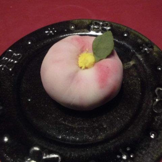 新春の和菓子は椿と黄身しぐれを
