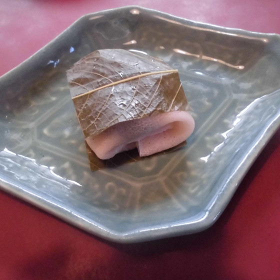桜餅の東西対決を楽しみましょう
