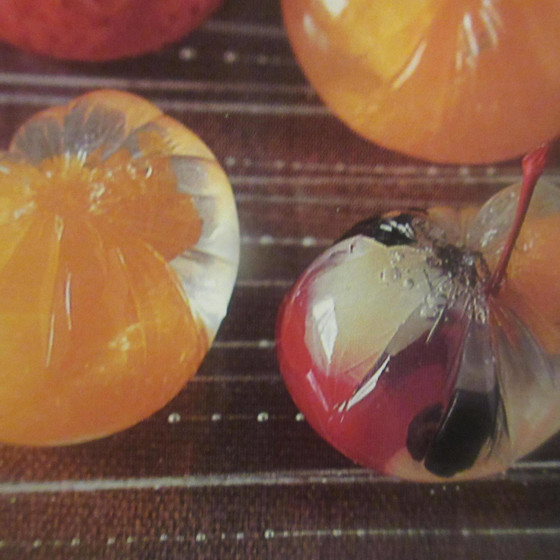 和菓子体験会で寒天のフルーツ寄せを作ります