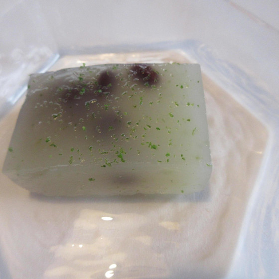 カルチャーでの８月の和菓子は葛ながし水羊羹と萩もちです