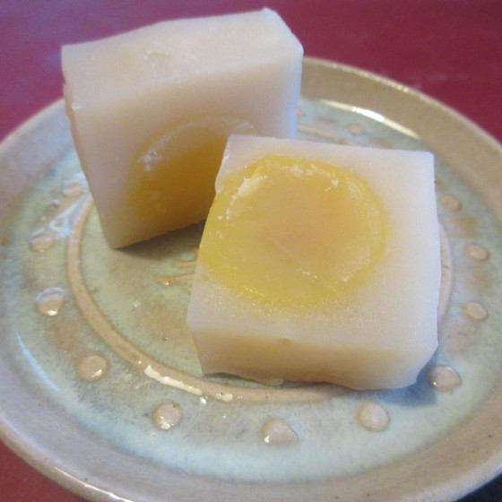 新春1月の和菓子は鶴と　白い栗蒸羊羹です