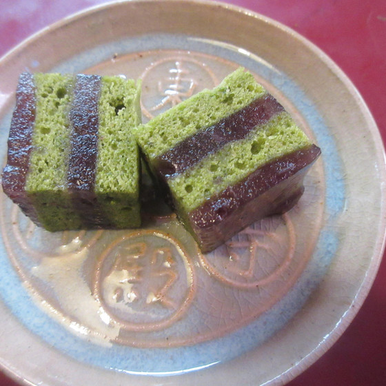 4月の和菓子は柏餅と、抹茶浮島の小倉羊羹重ね