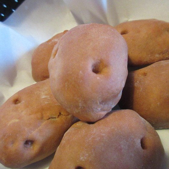 10月の和菓子は桔梗　と焼き芋です