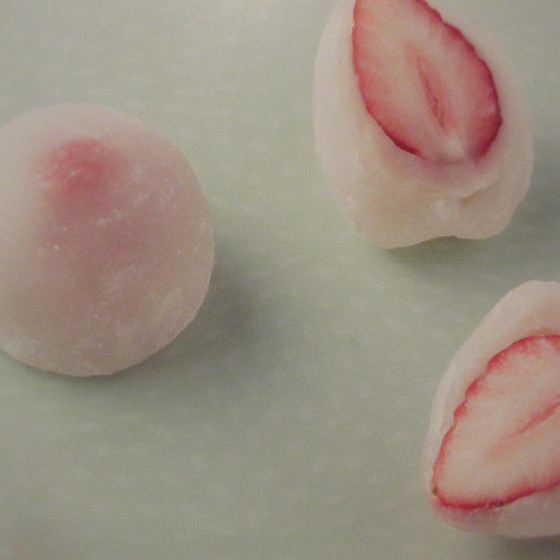 3月の和菓子は苺大福　と春のきんとんです