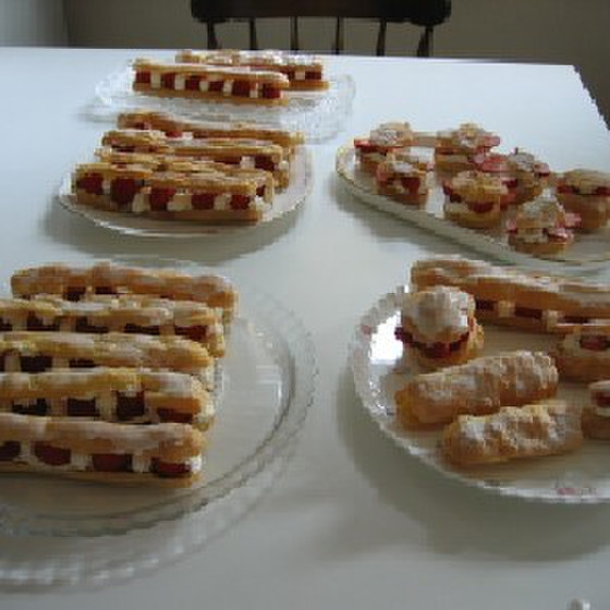 いちごのバトンシュー