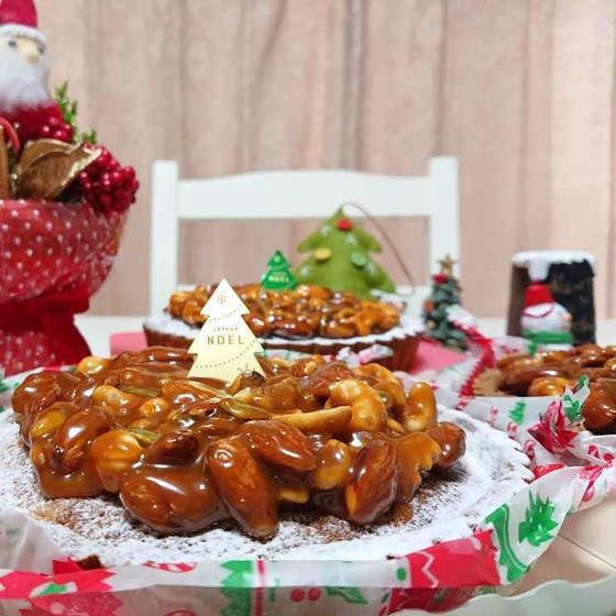 タルトの周りに雪を降らせばクリスマスにも♪


