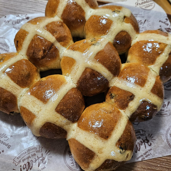 パン「ホットクロスバンズ」イースターお勧めレッスン♪