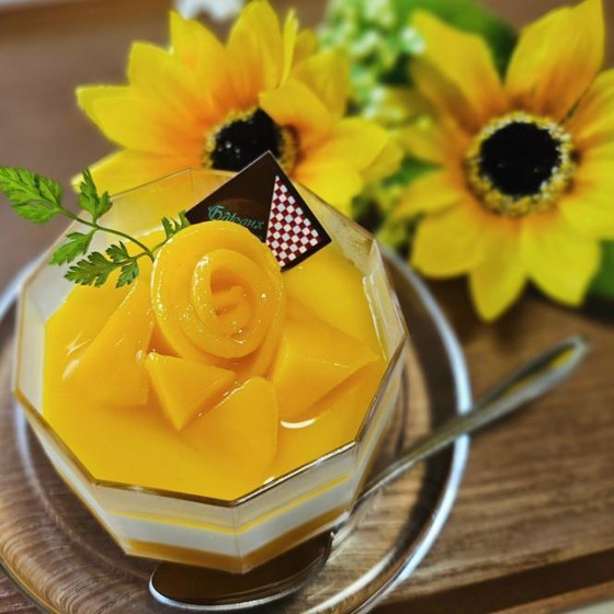 マンゴーを薄くスライスして薔薇にしても素敵♪