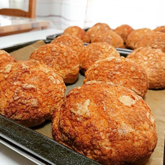 焼き上がりのシュー♪ここにクリームを詰めます！