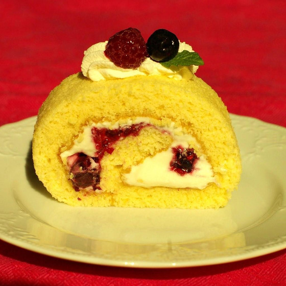 ベリーのロールケーキ（レギュラー）