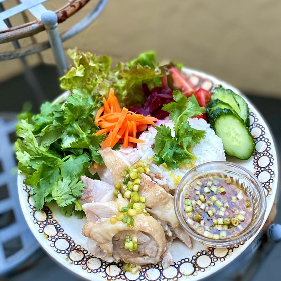タレ、付け合わせの野菜惣菜も美味しい！