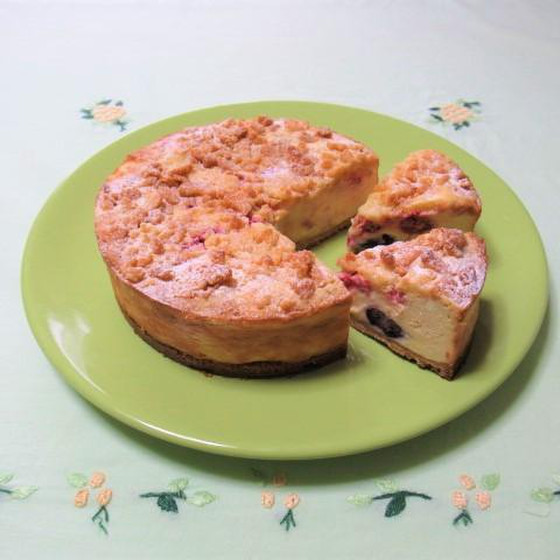 濃厚ベリーのクランブルチーズケーキ
