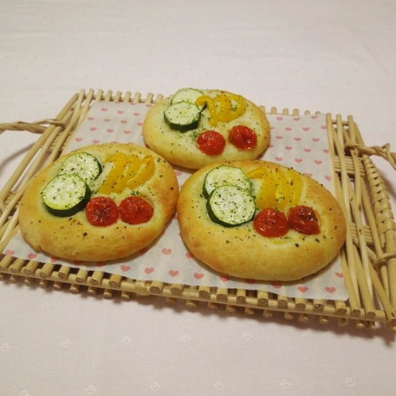 夏野菜のホカッチャ（湯種パン）