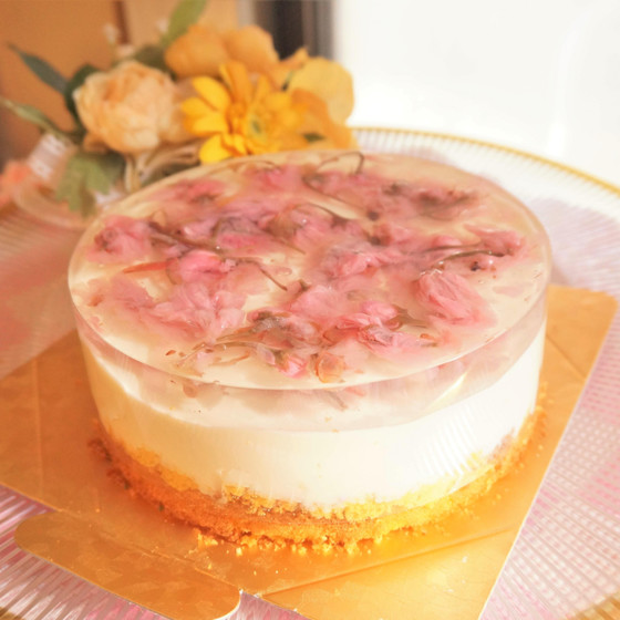 糖質82％オフ！桜とチェリーのムースケーキ