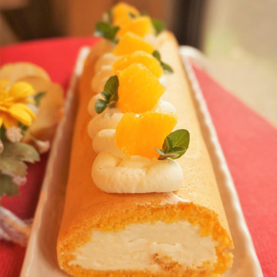 糖質約70％オフ！オレンジのシフォンチーズロールケーキ