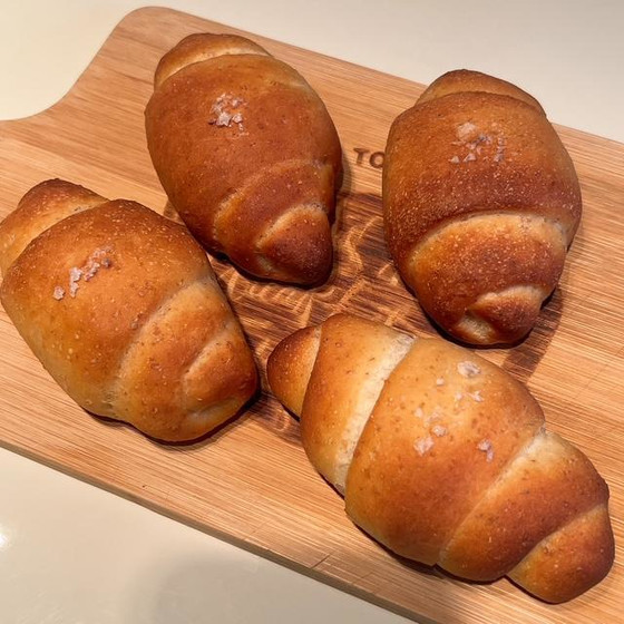 全粒粉入り塩パン（ホシノ天然酵母）