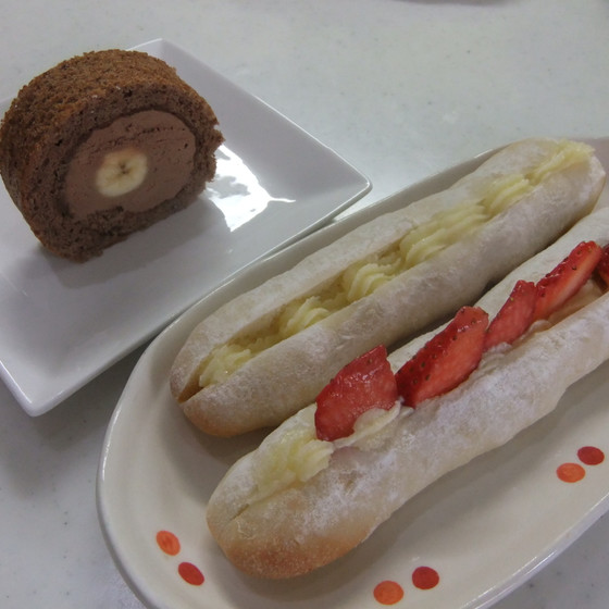 ミルクフランス、酒粕食パン、チョコバナナロールケーキ