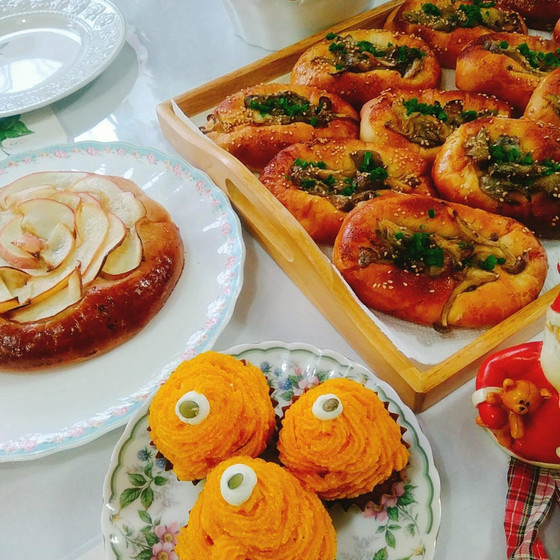 秋のパンとお菓子を作りましょう。