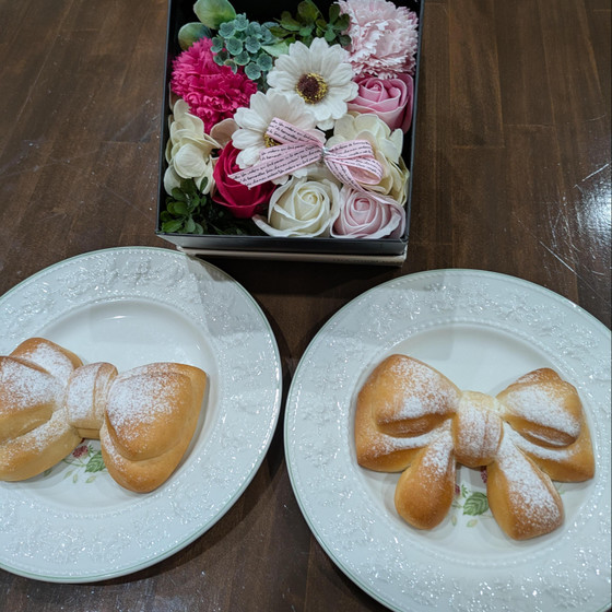 リボンパン、ほうれん草とベーコンのパン、ホイルケーキ