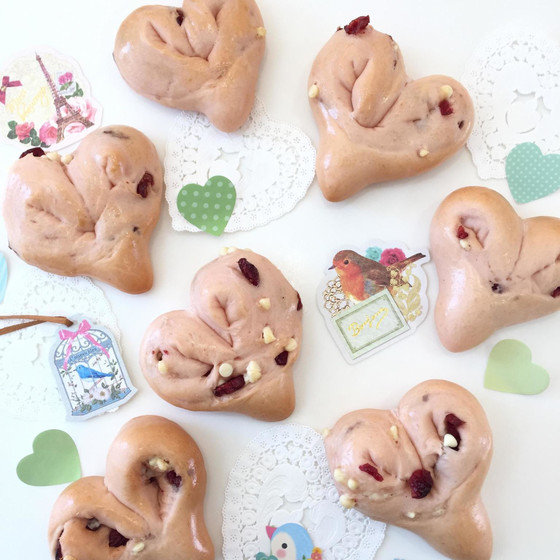 クランベリーとホワイトチョコのハート♥パン