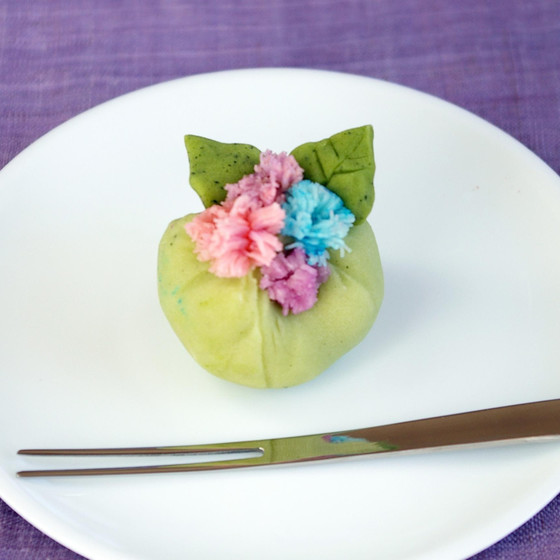 練り切り「アジサイ」を作ります。
