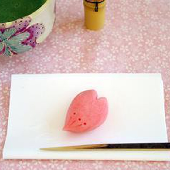 桜の開花？人気の「ひとひら」を練りきりで作ります。
