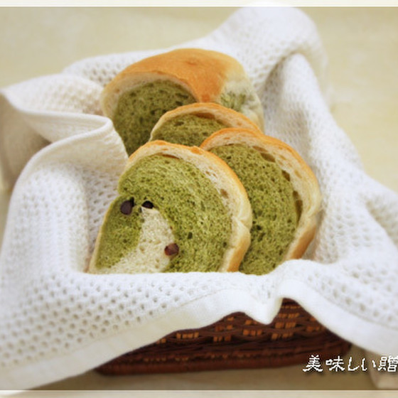 抹茶のマーブル食パン
