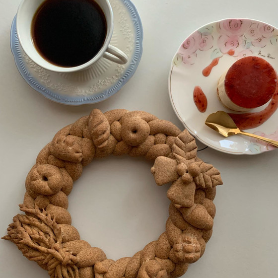 パンで作るクリスマスリースと美味しいコーヒーの淹れ方