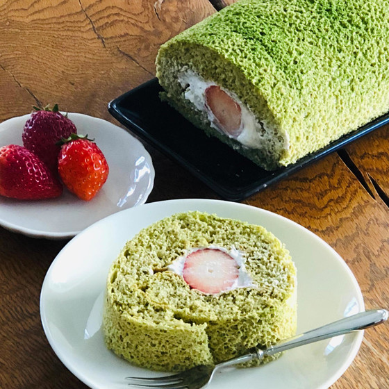 抹茶いちごのロールケーキ